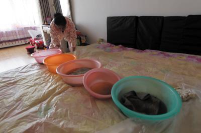 剑阁楼上漏水，住户失联，小区没物管，业主维权难！律师来支招……